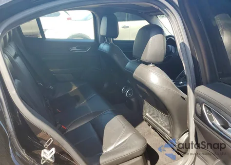 2019 Alfa Romeo Giulia z USA, uszkodzony, nr VIN ZARFAMAN8K7620054